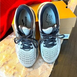 Brooks Running Sneakers for women.  Size 9, great condition.